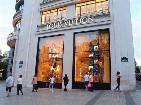 outlet parigi louis vuitton